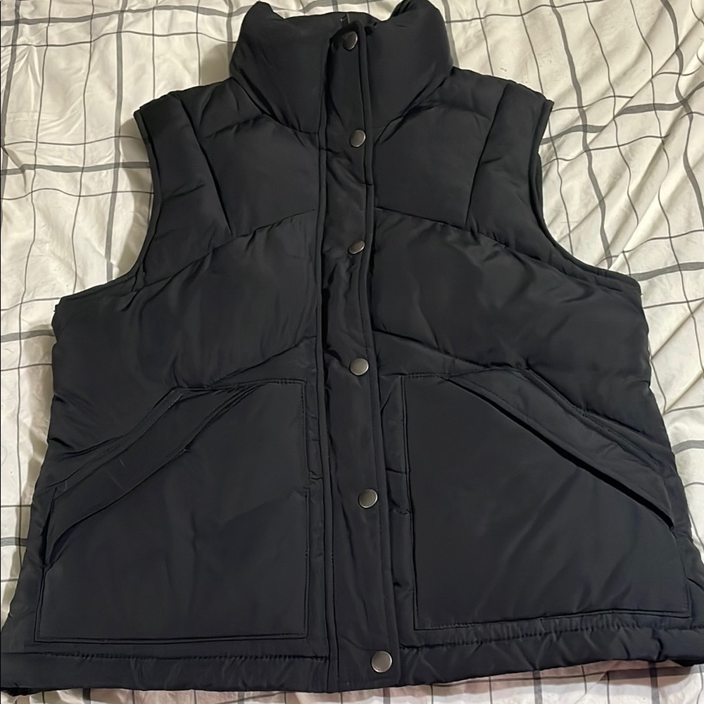 American Eagle Black Quilted Vest